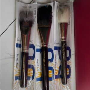 Professional Makeup Brush Set - Black and White